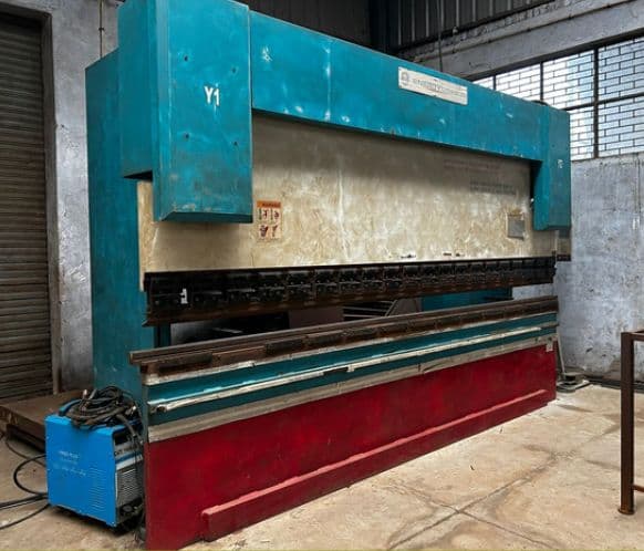 Industrial hydraulic shearing machine
