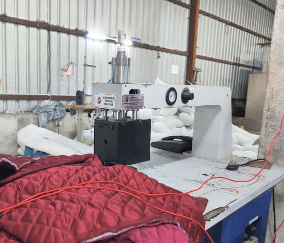 Ultrasonic welding machine for textile bonding